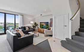 Spacious 3-Bed Apartment By The Mcg